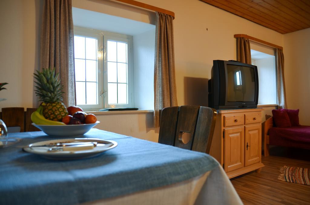 Hotel Restaurant Ferienwohnungen ALPENHOF Übersee Zimmer foto