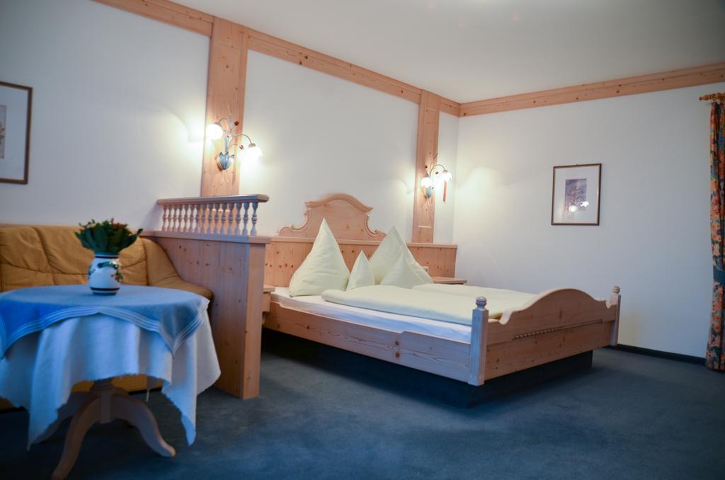 Hotel Restaurant Ferienwohnungen ALPENHOF Übersee Zimmer foto